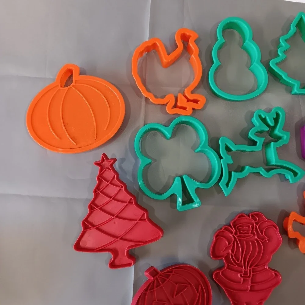 13 Pc Holiday Cookie Cutter Set Halloween Christmas Sandwich‎ Bento Shapes